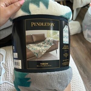 Pendleton Throw Blanket in Cream and Blue